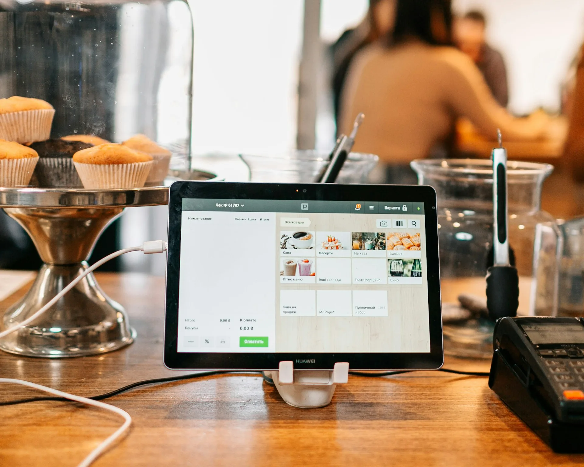Hospitality IT Trends 2024 - Ditching onsite Till Servers - iPads & Square POS - Speedster IT